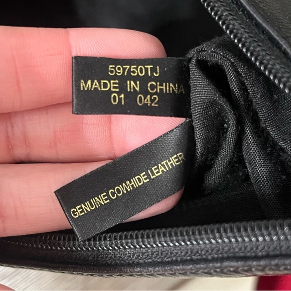 Etienne Aigner Black Shoulder Bag with Timeless Design - Picture 6 of 16